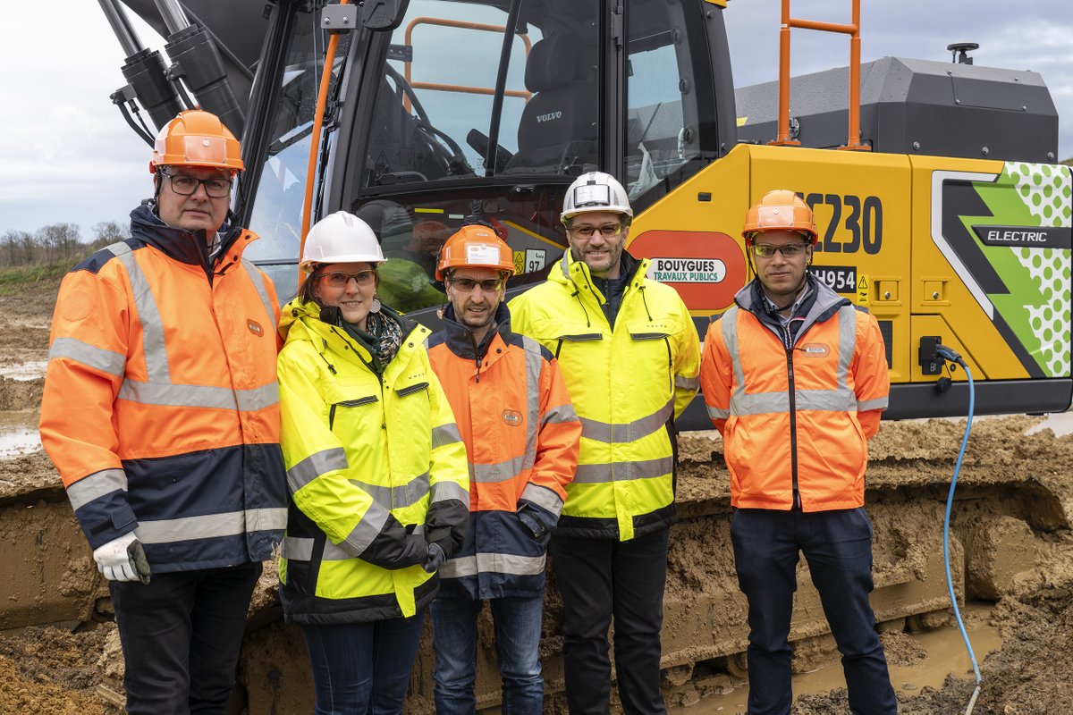 VolvoCE_EMEA's tweet photo. We are breaking new ground on the first project for our EC230 Electric excavator in France. Together with @Bouygues_C we are setting the standard for the decarbonization of construction across the French market.  Learn more: https://t.co/cKWLbk9tBn
#VolvoCE #electricconstruction https://t.co/jkUYdzF6WW