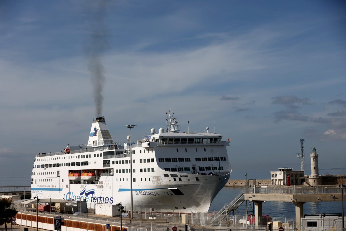 France3Provence's tweet photo. VÉRIFICATION. Les navires sont-ils responsables de la moitié de la pollution de l'air à Marseille ?

Notre article 👉 https://t.co/Ky2iKpF3D2 https://t.co/D4gsyJGUV7