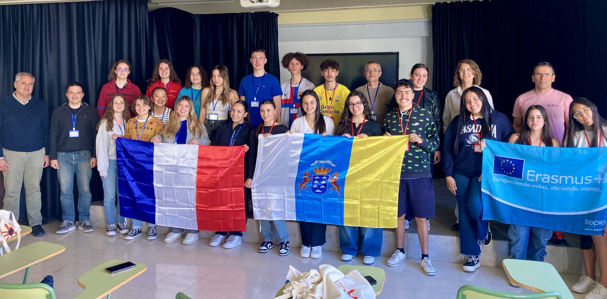 💙🤍❤️ Visita de 12 alumnos y alumnas junto a 2 profesores del Lycee Philippe Lamour de Nîmes en la región del Languedoc-Roussillon #Francia
Trabajamos en proyecto #ErasmusPlus #KA121 sobre temática #STEAM "CliMATH TECHange" con dptos. de Matemáticas y Tecnología.
<a href="/OPEECanarias/">OPEEC</a>