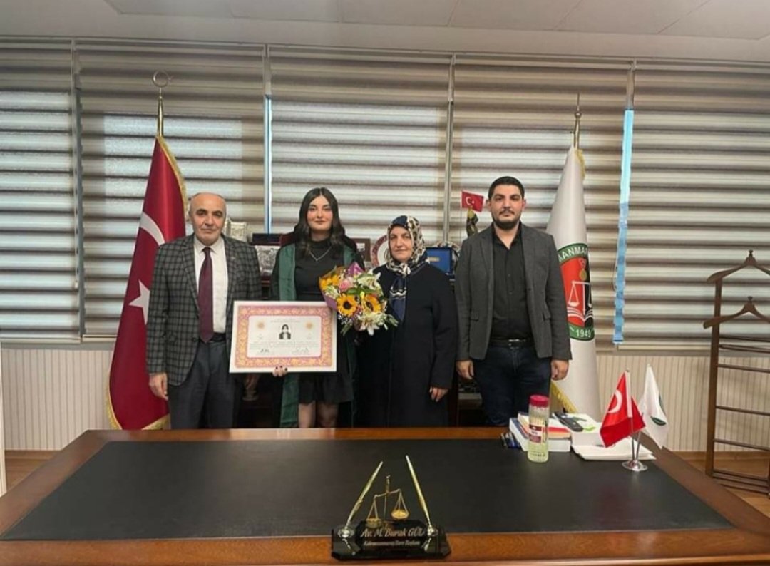 ZekiEvin's tweet photo. 6 Şubat Depreminde ailesi ile birlikte hayatını kaybeden 20 yıllık mesai arkadaşımız, candostumuz Erdal VİCDAN ve Ailesine  Allahtan rahmet , mekanları cennet olsun. Seni ve 6 Şubatı yaşadığımız sürece unutamayacığız. 🤲 https://t.co/Jd08ccLec3