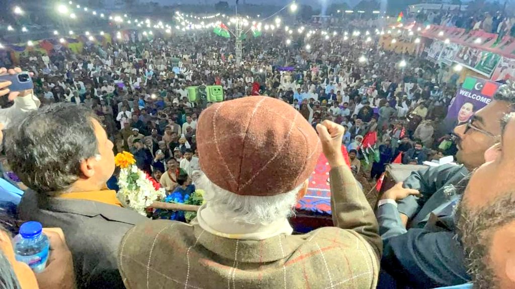 S_KhursheedShah's tweet photo. سید خورشید احمد شاہ کا پنوعاقل کے مختلف علاقوں میں خطاب۔

پنوعاقل والوں کی محبتوں کو کبھی فراموش نہیں کیا جا سکتا

#چنو_نئی_سوچ_کو 
#NA201 https://t.co/NcesuwxzTY