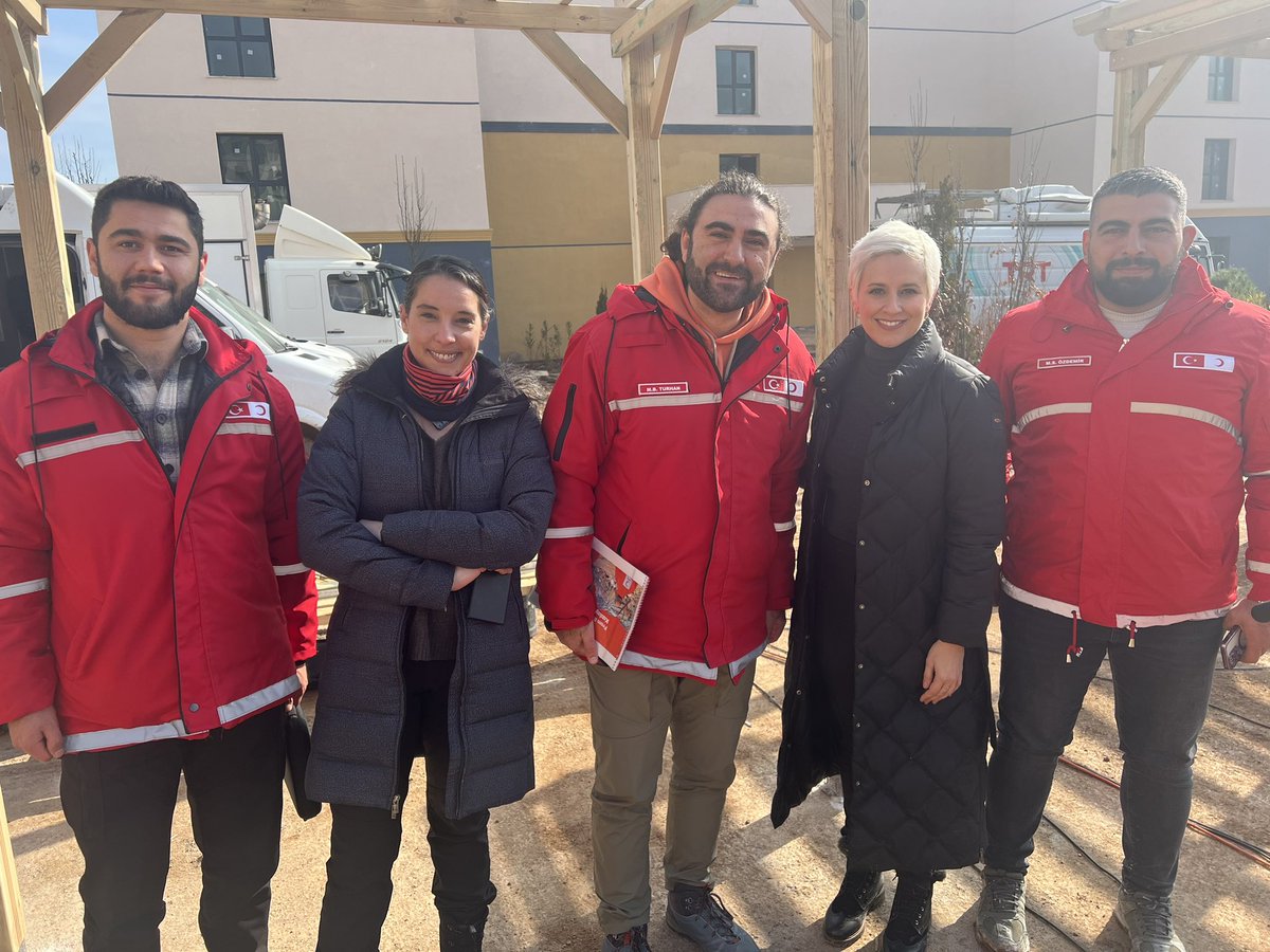 150,000 aid trucks, 4 million hot meals per day and continuing psychological support. Humanitarian workers remain tireless in the Turkish earthquake zone. <a href="/Kizilay/">Türk Kızılay</a> <a href="/trtworld/">TRT World</a> #deprem Remembering the one year anniversary #6subat2023 #6SubatDepremleri
