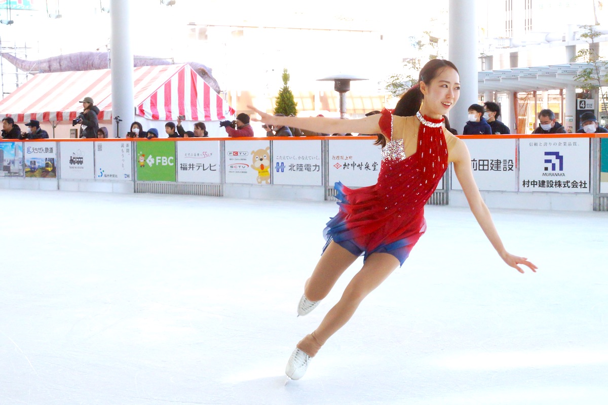 suwe_zo's tweet image. 2月3日に #ハピリンク で行われた #関西大学アイススケート部 のスペシャルアイススケートショーの画像です
レディファーストで #木下咲良 選手から
木下選手は午前と午後で衣装を変えてきてるのがポイント高い
手足長い、細い…