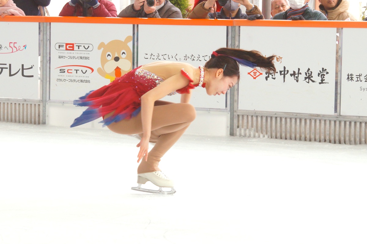 suwe_zo's tweet image. 2月3日に #ハピリンク で行われた #関西大学アイススケート部 のスペシャルアイススケートショーの画像です
レディファーストで #木下咲良 選手から
木下選手は午前と午後で衣装を変えてきてるのがポイント高い
手足長い、細い…