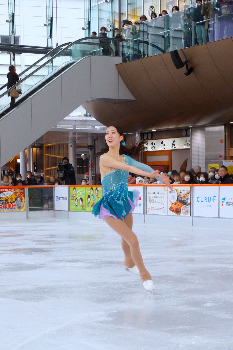 suwe_zo's tweet image. 2月3日に #ハピリンク で行われた #関西大学アイススケート部 のスペシャルアイススケートショーの画像です
レディファーストで #木下咲良 選手から
木下選手は午前と午後で衣装を変えてきてるのがポイント高い
手足長い、細い…