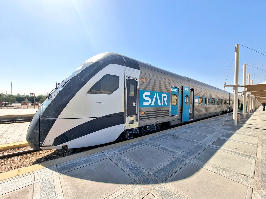 nonstopeurotrip's tweet photo. All aboard the 12:26 @SaudiRail service from #Riyadh to #Damman 🇸🇦 I'm in Business Class today for this 450km, 4 hour journey, travelling at upto 180km/h 🚅 It costs €75 including complimentary lunch, lounge access &amp; seat selection... Let's go! 😁 #SaudiArabia #NonstopEurotrip https://t.co/Dx7K1CMBPy