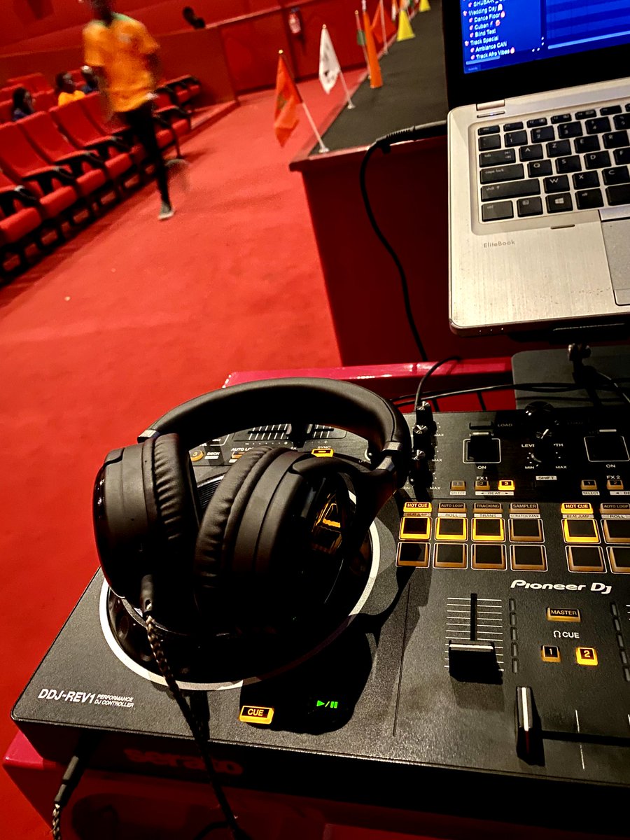 C’est pas en travaillant dur qu’on devient riche en vrai… sinon, tous les travailleurs seraient millionnaires, mais c’est la bénédiction rattachée à ton travail 🙇🏿‍♂️.

Vivons la CAN 🇨🇮❤️
#TotalEnergiesAFCON2023 #CAN2023 #IvoiryCoast #CIV225 #Majestican #Majesticcinema #dj #life