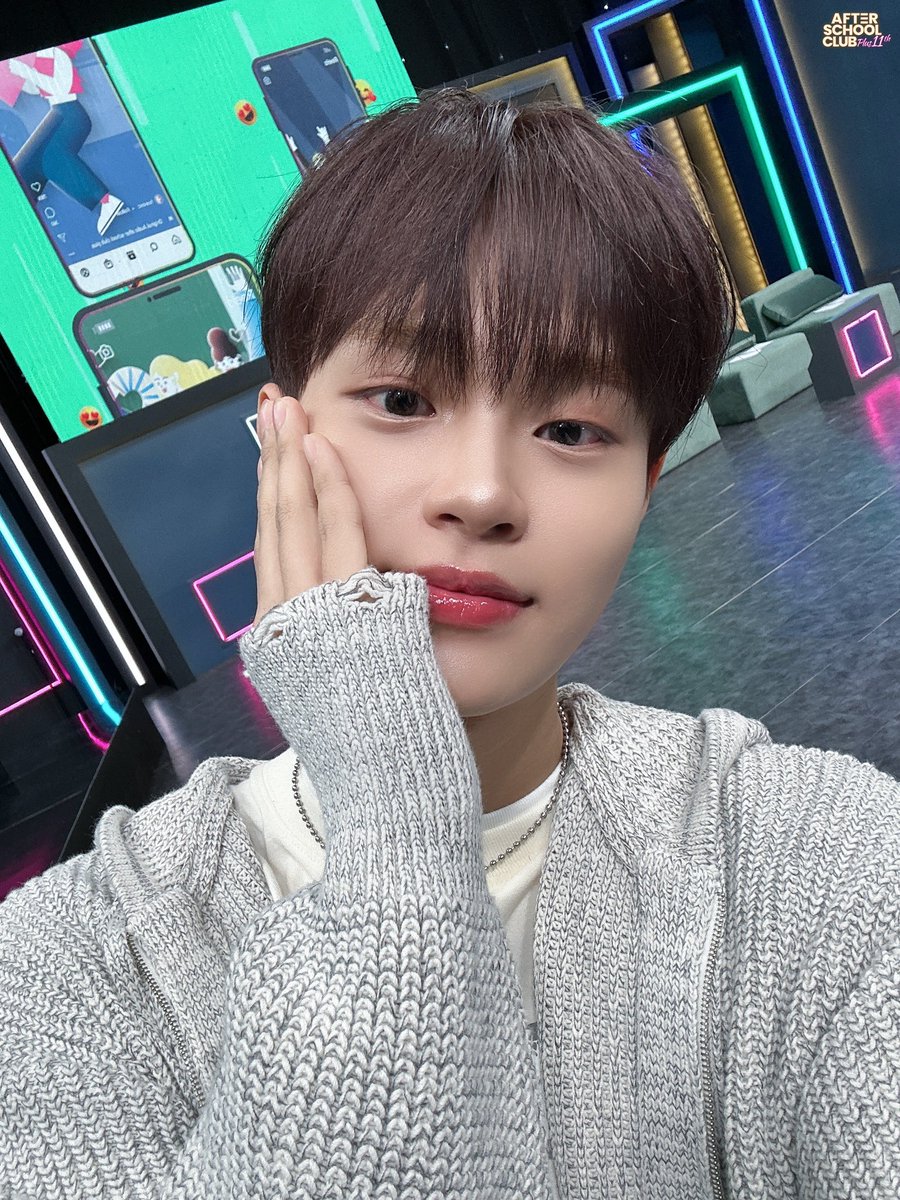 arirang_ASC's tweet photo. [AB6IX]
⠀
우리 모두의 마음을 꽉 잡으러 달려온
AB6IX와 함께한 오늘의 ASC💕
브랜뉴 다니고 시키는 거 다해주는 예삐들과
열심히 응원해 준 에비뉴 모두 고마워요👍🏻
그럼 우리는 다음에 또 만나요✨
⠀
#AB6IX_ASC #AB6IX #GRAB_ME
@AB6IX https://t.co/ThJNTBopS0