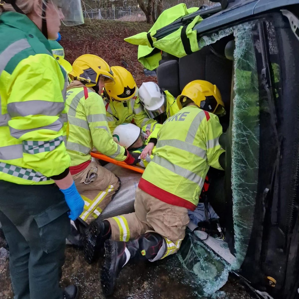 You might remember last week we shared that our crews in Lancaster were taking part in a multi-agency training exercise. Our crews worked closely with 3rd Year Paramedic students and trainee Police Constables to practice their skills in 'real-life' scenarios. Look at these pics!