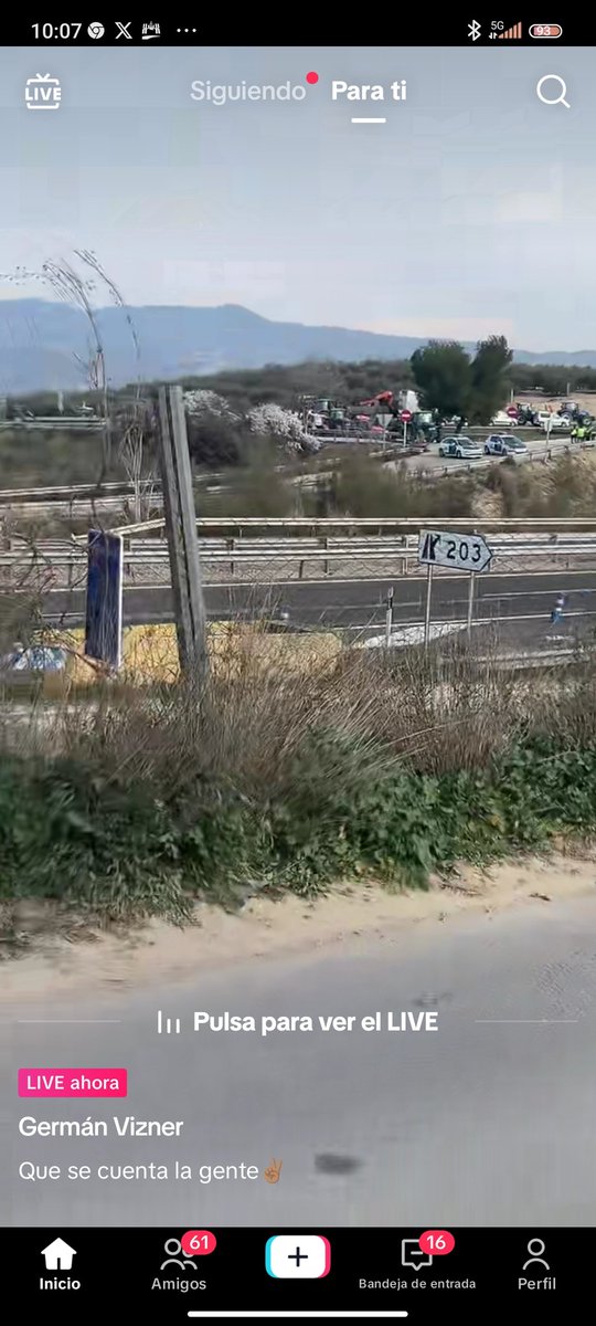 #ultimahora 
Día y días complicados para circular por España Granada por la lucha del sector primario 🚜🚜🚜🍅🍆🥒🥔🥕🫑🫛🥬 #SalariosDignosYa Autovía cortada a la altura de #Huetortajar #Huelgaagricultores #huelgageneral