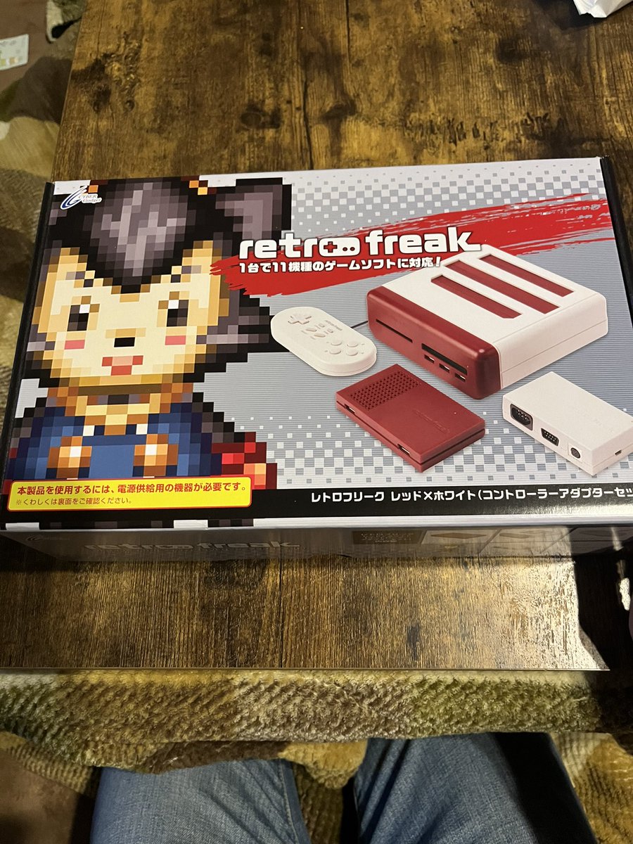 thesekusyaraz's tweet photo. とうとう買っちゃいました!レトロフリーク!!! 嫁に年末調整で浮いた分で買ってと駄々こねて買ってもらいました!!!これからレトロゲームライフが充実しそうです笑笑 #レトロフリーク #retrofreak #初ハッシュタグ #レトロゲーム https://t.co/rRbD1B5Dxc