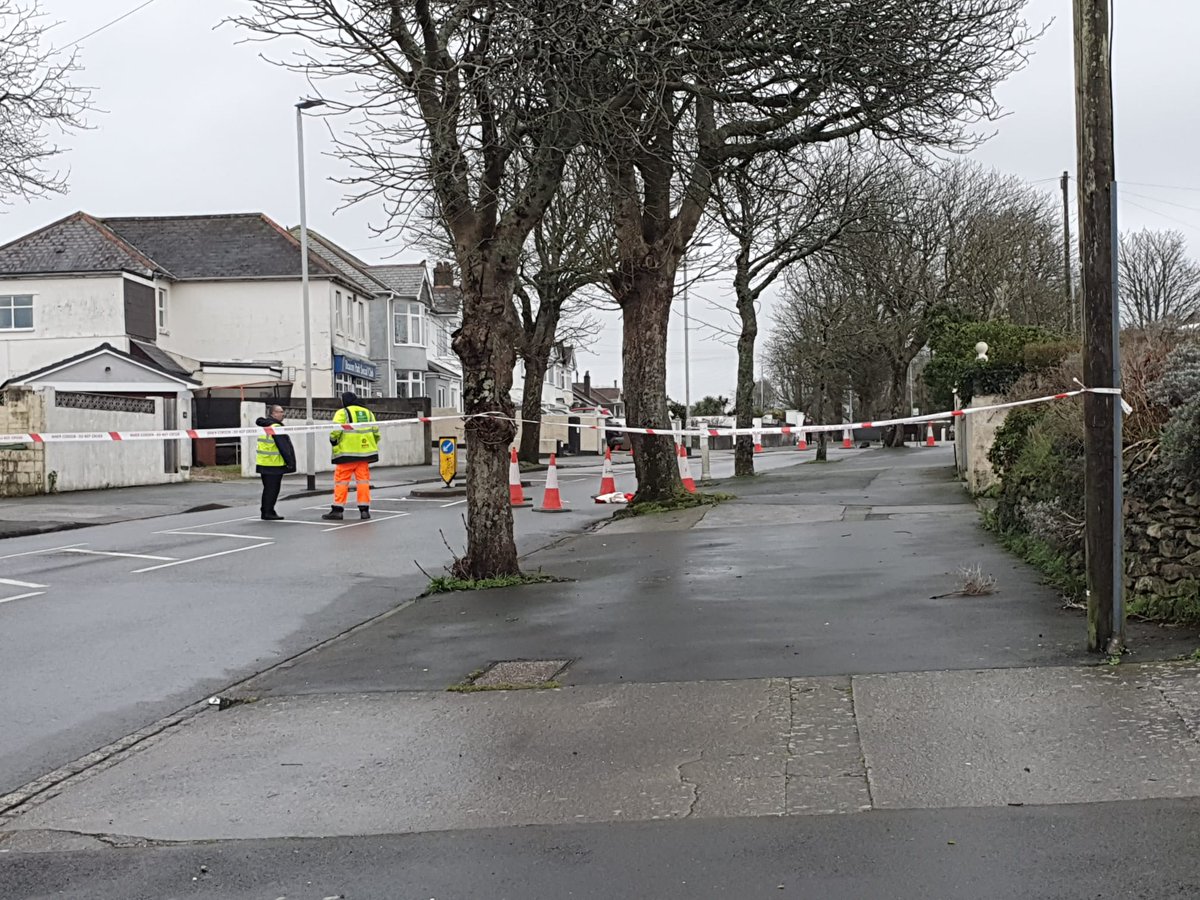 Beacon Park remains closed after a person sustained serious injuries in a crash. Emergency services rushed to Beacon Park Road at about 6pm after a crash was reported on Monday, February 5 plymouthherald.co.uk/news/plymouth-…