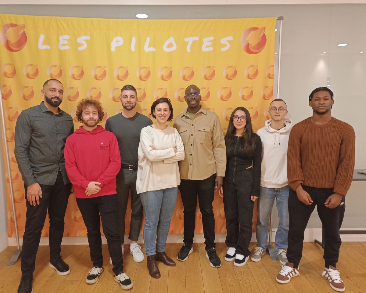 IIMparis's tweet photo. L'IIM était présent pour la 2ème édition du salon de l'Orientation organisé par @LesPilotesAsso ! 

Partenaire de l'association, l'équipe pédagogique et les étudiants de l'#IIM étaient présents pour échanger et faire découvrir les formations ! https://t.co/f69n1ulKTO