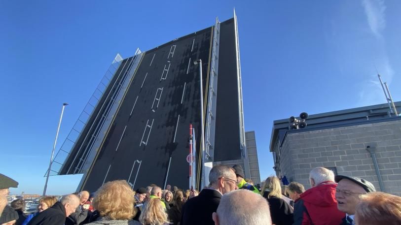 AsamsLtd's tweet photo. Following three years of construction, Herring Bridge in Great Yarmouth has now officially opened.
Crowds gathered for the first procession on 1st February 2024.
Click for more infomation: https://t.co/PLl30fIN9R https://t.co/o3SuhCzGF5