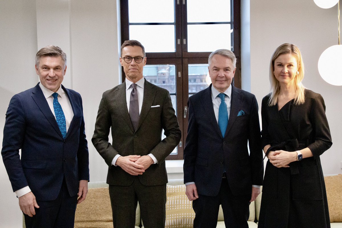 Presidenttiehdokkaat <a href="/alexstubb/">Alexander Stubb</a> ja <a href="/Haavisto/">Pekka Haavisto</a> ovat talossa ja <a href="/MaasTul/">Maaseudun Tulevaisuus</a>-tentissä: maaseuduntulevaisuus.fi/uutiset/0f548d…