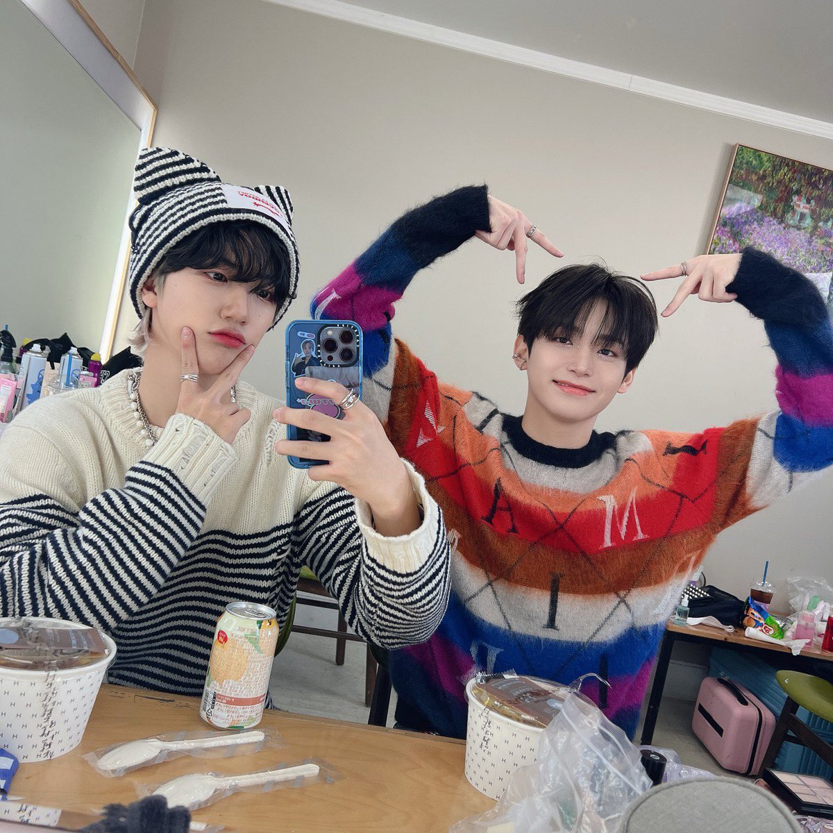CRAVITY_twt's tweet photo. 토마토 형님아ㅏ 생일 축하했다잉 어제 고생했구 사랑해😚
#토마토동생이
#원진 #HAPPYJUNGMODAY
#모구의_생일생일생일을_축하축하축하해 https://t.co/Rg25FWGfgw
