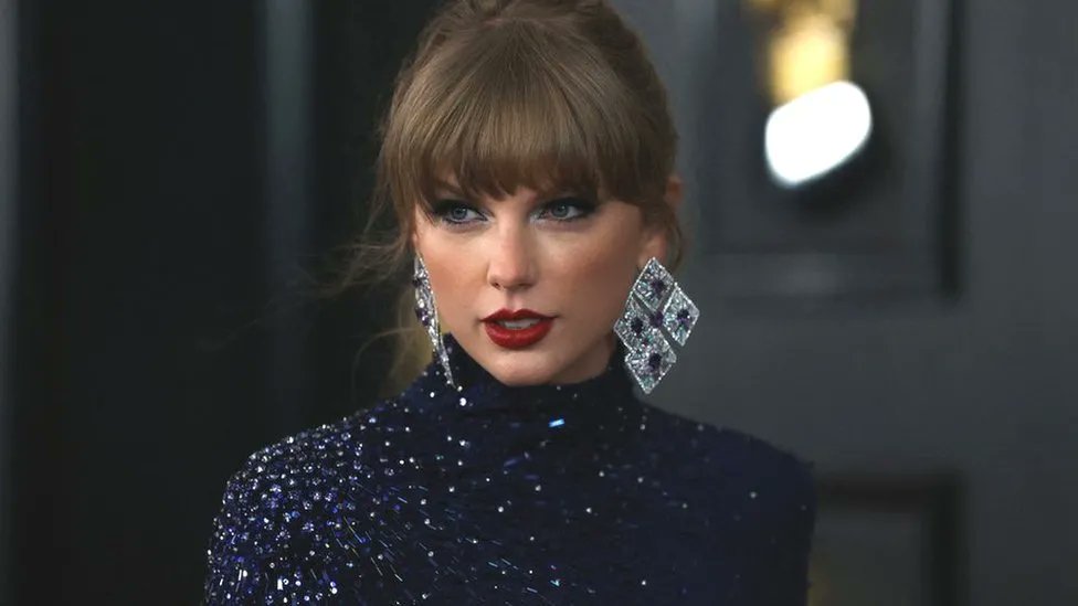 qbot_distopia's tweet photo. L'aparició d'imatges compromeses de Taylor Swift generades amb IA sembla que farà moure el Congrés dels EEUU a regular la IA: https://t.co/YiFqllq87u #deepfake https://t.co/8XgD112dGD