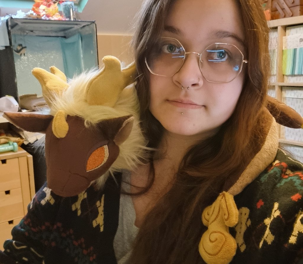 Shenyan_Atelier's tweet photo. Impossible à prendre en photo le pote, mais il est fini !
✨️ Morax, archon Geo ✨️

Ce projet dormait dans ma to-do depuis des mois, il me stressait beaucoup alors je suis contente d'y être arrivée 💛
Très heureuse du résultat malgré les difficultés ☺️
✂️ Patron de CholyKnight https://t.co/xk9Uewcrcn