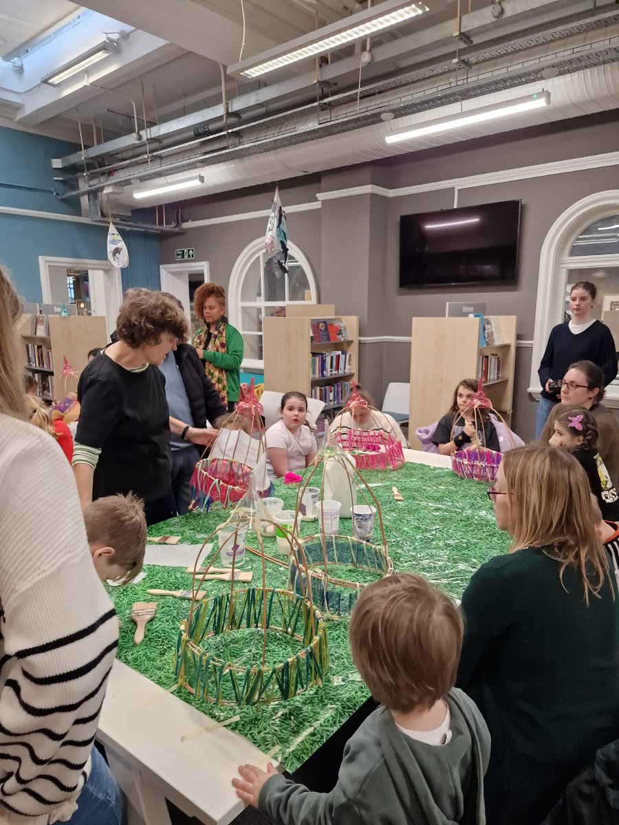 ElthamArts's tweet photo. It was great to see the awesome lanterns being made at last weekend's workshops!
Look forward to seeing them lit up, to live music and other fun, at the Passey Place #FillTheLight event on Sat 17 Feb, 4.30pm onwards 🕯️🏮🎶
#Eltham #community https://t.co/AKlJQCiKOb