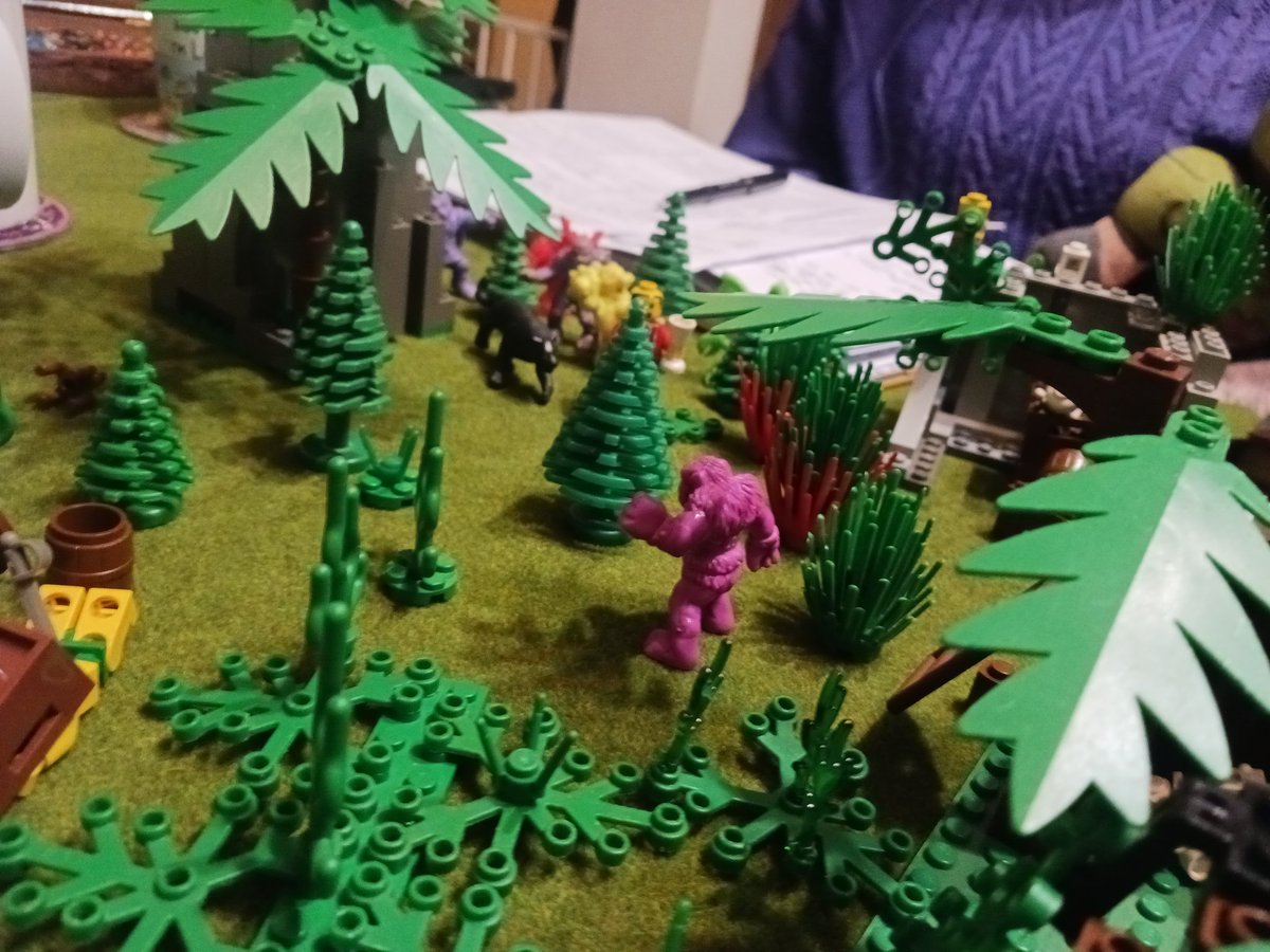 InsaneJoe2's tweet photo. Last nights combat in the jungles of Chult.
#dnd5e #chult #LEGO https://t.co/mZlV7k9klW