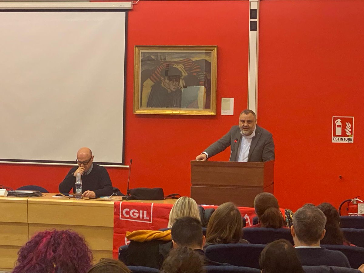FpCgilLombardia's tweet photo. Con il nostro segretario  Lello Tramparulo , il segretario Fp Cgil Nazionale Michele Vannini, e le delegate e i delegati della cooperazione sociale, siamo riuniti nell'Attivo Fp Cgil Lombardia per discutere dell'ipotesi contrattuale siglata nei giorni scorsi. 
#cooperativesociali https://t.co/iWIxFBNrKK