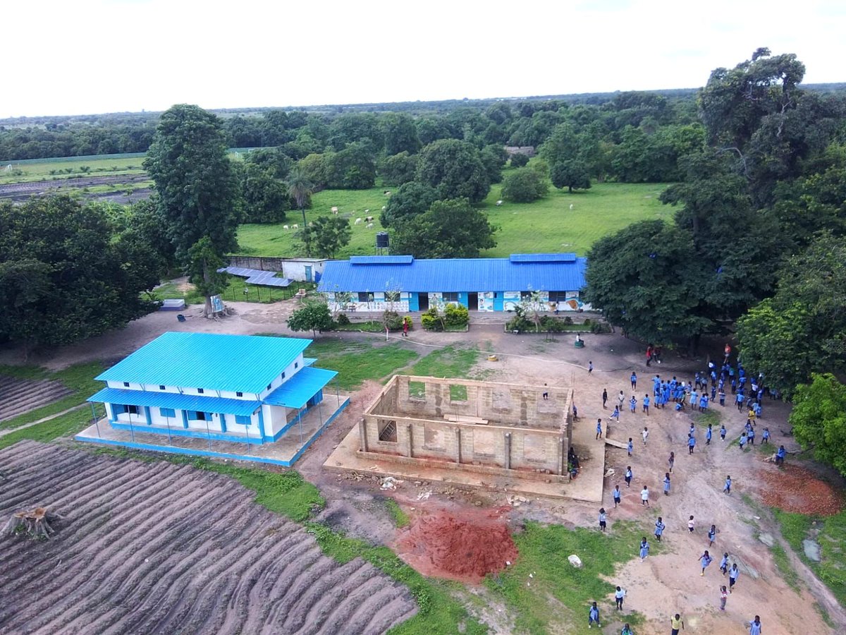 fundacionGTF's tweet photo. Nuestros amigos de @playingspain siguen dando pasos en la construcción de un colegio en Gambia 🥰🇬🇲

¡Estamos encantados de aportar nuestro granito de arena a este gran proyecto! 👏

Enhorabuena por vuestra encomiable labor, sois todo un ejemplo 🤩

#VamosFundacionGTF https://t.co/DNCLPbGTe4
