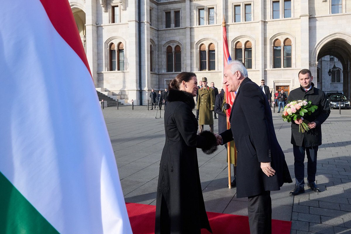 Welcome to the @President_Arm🇦🇲 to Hungary🇭🇺! The visit of the President marks a new chapter in the relations between our countries.