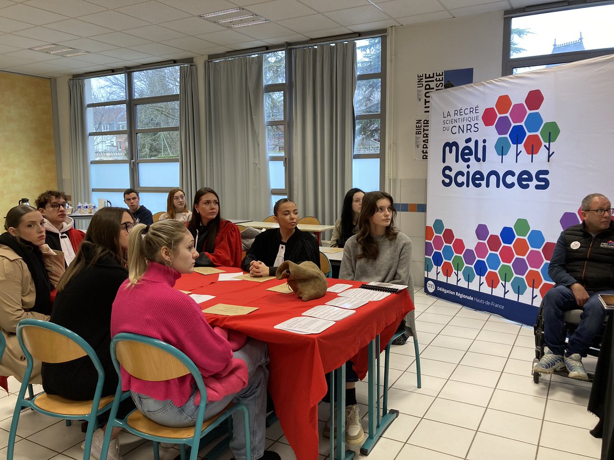 Aujourd’hui #MéliSciences est accueilli au Lycée @PierredelaRamee à @a_saint_quentin ! Au programme : l’atelier « Le procès de Mme Margueritte» présenté par @Sgl2015 et Sébastien Hicquebrant du @CHJ_UMR8025 @AcAmiens @CastAmiens @CardieAmiens