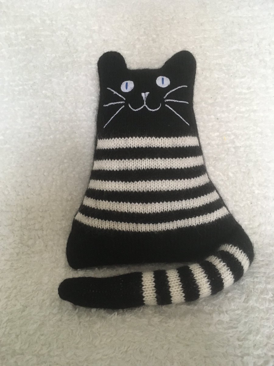 New mohair cat in our #etsyshop #catsoftwitter #giftforhim #blackcats threewoollyowlsstore.etsy.com