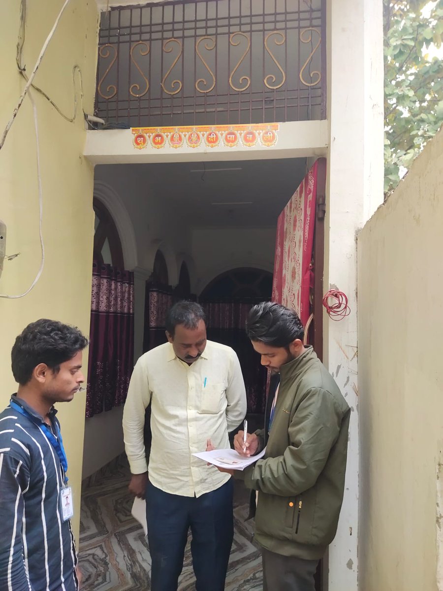 BPCLGasBihar2's tweet photo. Bihar-2 Gas team of BPCL is Reaching every door for PNG registrations. Glimpses from Deoria, Bettiah and Motihari
#AAGE_BADHE_PNG_CHUNEY  #SMART_BANEY_PNG_CHUNEY 
@BPCLGasBusiness @PetroleumMin @PNGRB_
@MohammadRouf https://t.co/k1AhS3fCsJ