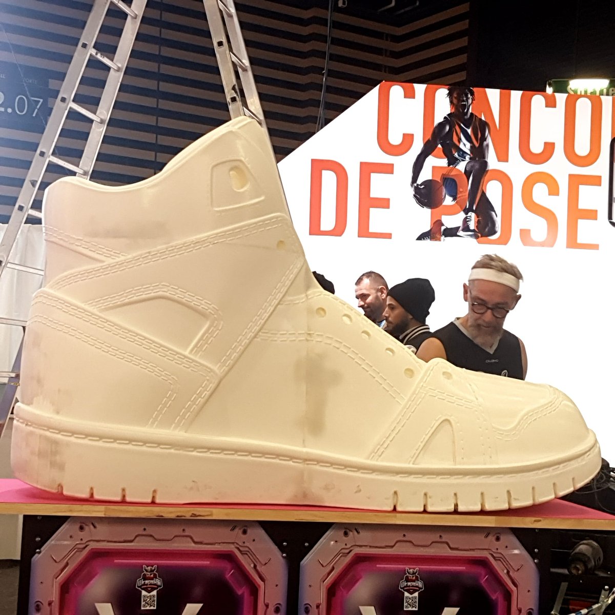 Salon_CPrint's tweet photo. 🔥Le concours C!wrap est lancé ! 3 jours de duels avec les meilleurs poseurs et médiapplicateurs.
Défi : récréer, grâce au #covering, l’univers d’une franchise de basket-ball 🏀
Let's wrap 🤘
Venez les encourager !
#cprint #cwrap #cprint2024 #Paris2024 https://t.co/KjfXvr1IY5