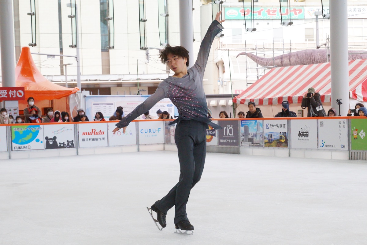 suwe_zo's tweet image. 2月3日 #ハピリンク で行われた #関西大学アイススケート部 のスペシャルアイススケートショー
3ポスト目は男性の #木科雄登 選手
当然というか、男性の演技はシロート目に見ても力強かった