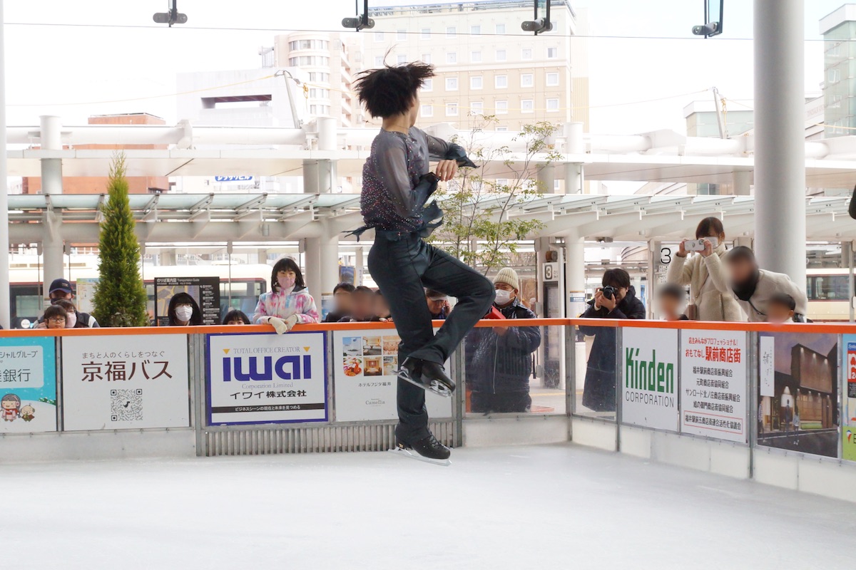 suwe_zo's tweet image. 2月3日 #ハピリンク で行われた #関西大学アイススケート部 のスペシャルアイススケートショー
3ポスト目は男性の #木科雄登 選手
当然というか、男性の演技はシロート目に見ても力強かった