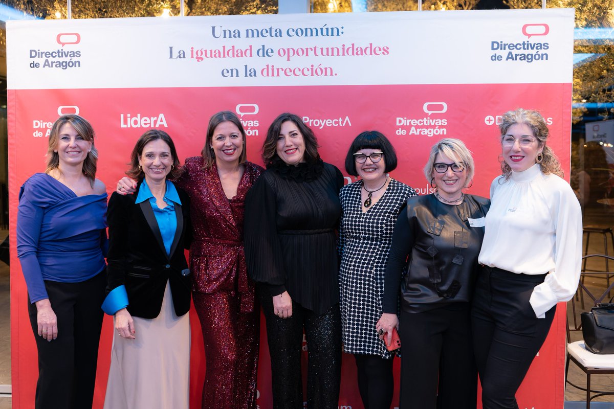 🌟 Mujeres que, lejos de eclipsar, ayudan a otras a brillar. 

Así es <a href="/Directivas_ARGN/">Directivas de Aragon</a>  la comunidad de #mujeresreferentes que desde su generosidad está tejiendo una potente red de apoyo y visibilización del talento y liderazgo femenino.