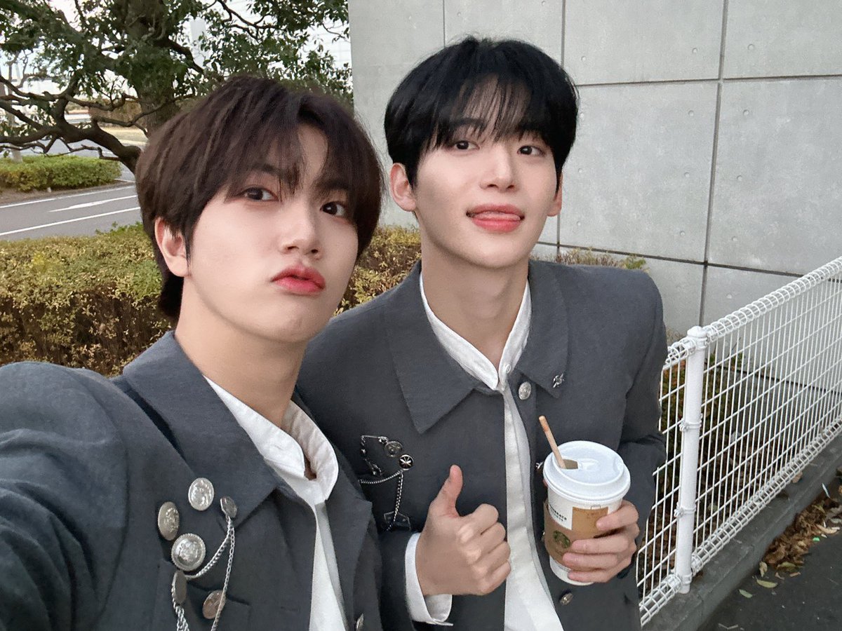 그니까 저의 토마토가 이렇게나 잘 자라주었다는 말입니다...................................................