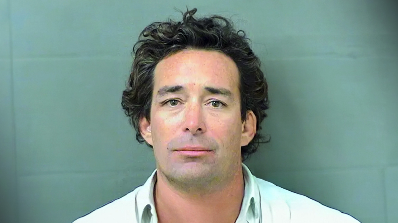 eprotothema's tweet image. #Sugar heir alegedly #assaulted girlfriend over seating near #gay couple 
en.protothema.gr/sugar-heir-ale…