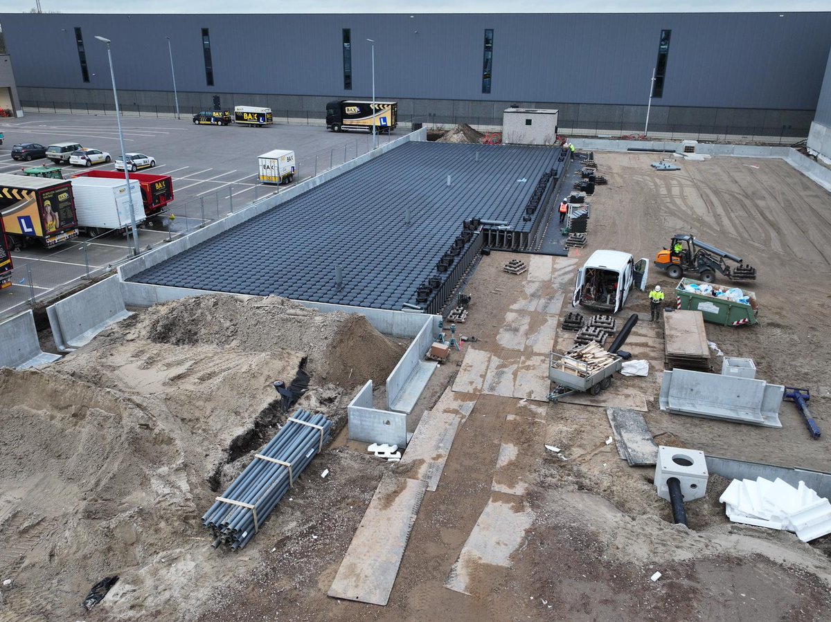 Waterberging met keerwanden van MBS