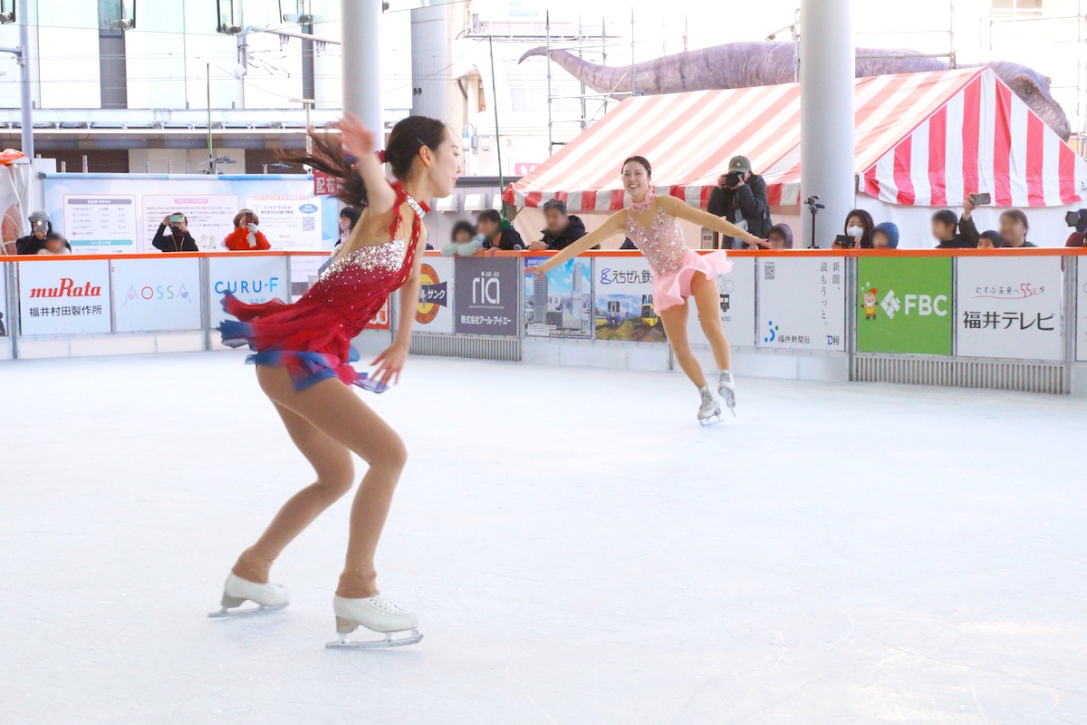 suwe_zo's tweet image. 2月3日 #ハピリンク で行われた #関西大学アイススケート部 のスペシャルアイススケートショー
最後です
3人揃ってのスペシャルプログラム等（3人いない画像多くてすみません）