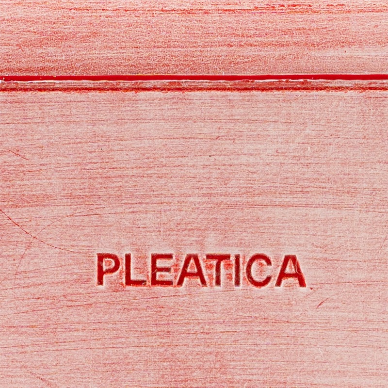 pleatica_'s tweet photo. <빈티지가죽의 정석>
매일 손에 닿을수록 멋스럽게 변모하는 화이트왁스 가죽 카드명함지갑.

이탈리아 화이트왁스 가죽은 사용할수록 자연스러운 빈티지 느낌을 발산합니다.

플리티카에서 화이트왁스 카드지갑의
세련되게 변화하는 여정을 경험해 보세요.