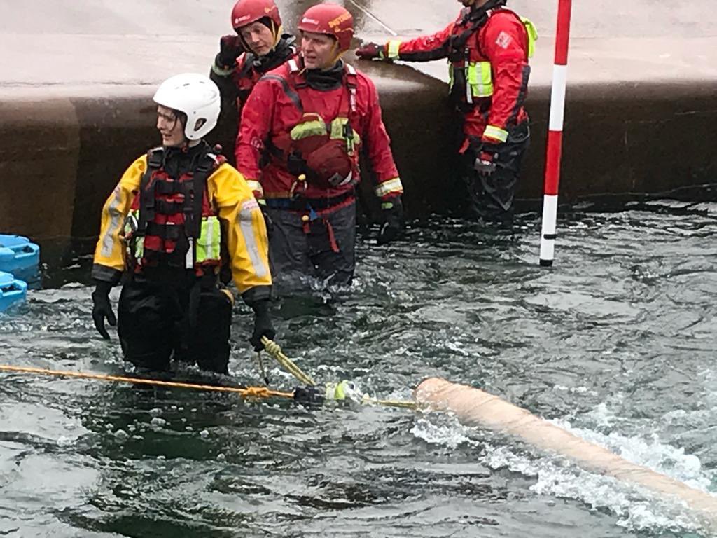 A great day undertaking collaboration training @cardiffintww! @afrs @harry_mountain and @Glosfire worked together on a range of true and conditional rescue techniques, casualty extrication and wading methods @AFRSTraining #practicemakesperfect