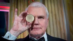 G11Sven's tweet photo. 1/2 Adriaan #masonslaafje v Dis
Schrijver, vm. tv-indoctrinator🚩. NL-Indië vader. Gelauwerd door #woke NL🚩. Zomergasten🚩, DWDD🚩. Plagiaat 3x🚩. Literaire prijzencaroussel🚩. 'Wit' ipv blank🚩. Kwal. #Shill.
#OneEye #666Sign
#666Signs #Touching 👓.
#WhiteRabbit🩸?
#PleurOp! https://t.co/bK9Ja1mTEn