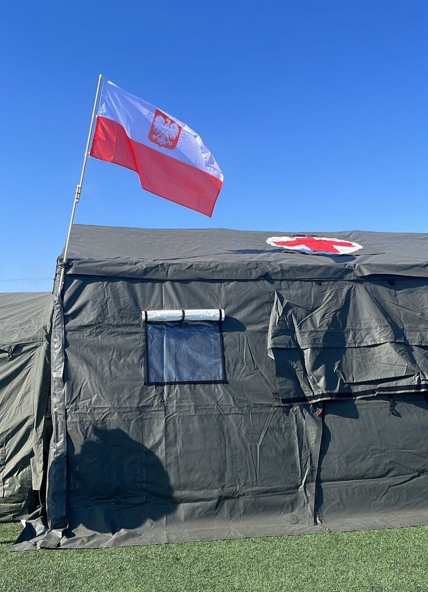 PLinTurkiye's tweet image. Polska od pierwszej chwili wspierała Turcję. Polska pomoc w #Turcja to m.in. 76 osobowa ekipa ratownicza #HUSAR, szpital polowy w Göksun, agregaty i namioty polowe oraz pomoc materialna dostarczona do poszkodowanych. 🇵🇱🤝🇹🇷