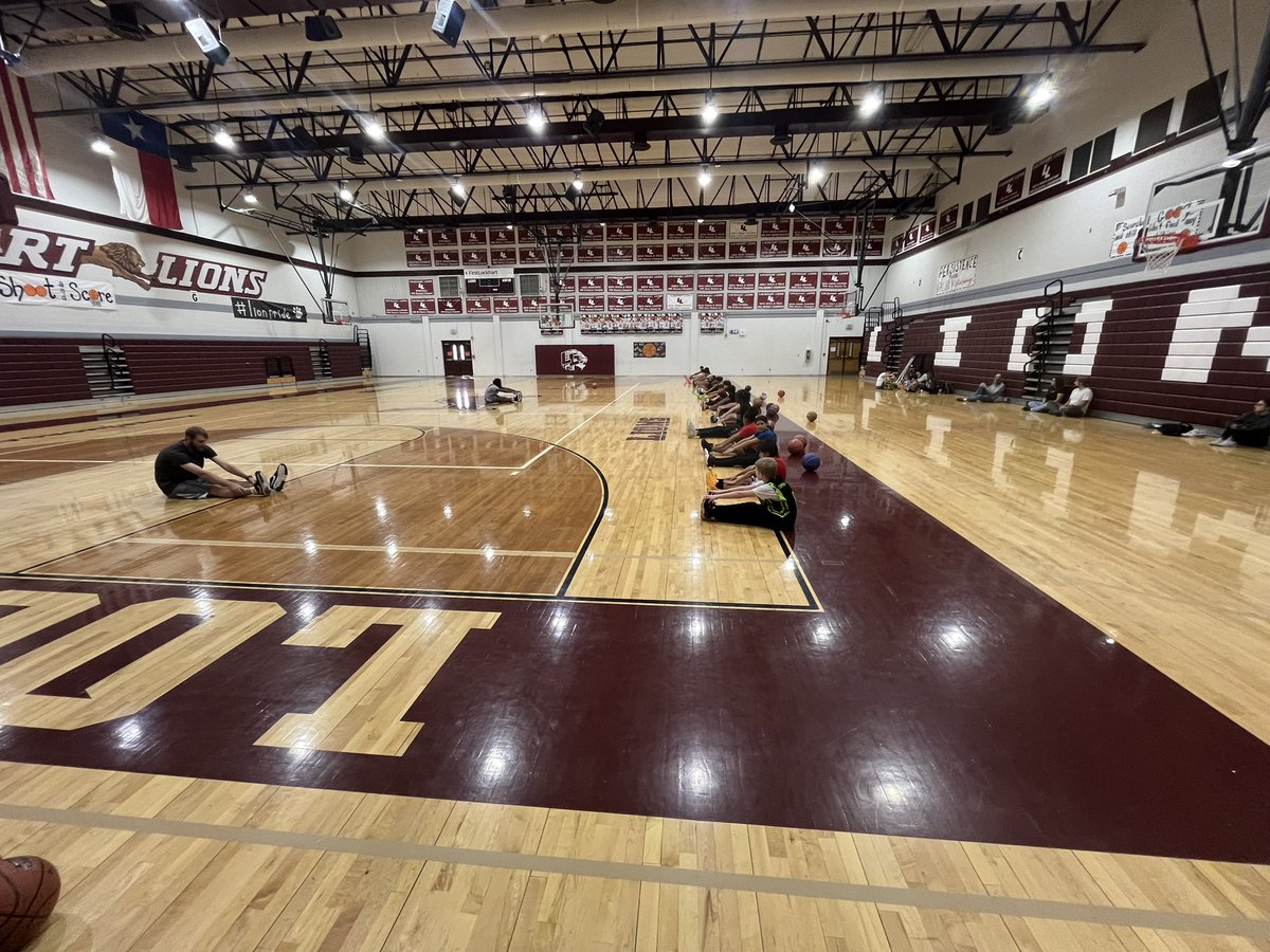 Coach_Hawkins_'s tweet photo. 🏀 Fantastic Start to Jr. Ballers! 🌟

Kudos to the 20+ young athletes who rocked our first session! A big thank you to our parents and coaches for your amazing support. Excited for more Sundays like this!

Stay tuned for updates and sign-ups. #JrBallers #LionsLegacy #LockhartTX https://t.co/cotGCJlsym