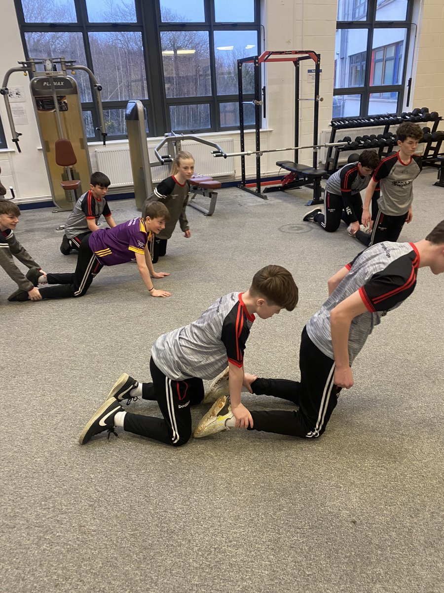 taulupefalconer's tweet photo. @creaghcollege first years putting in the hard work this morning before midterm next week. Savage commitment this term turning up for sessions before school. 🔴⚫️ 🟣🟡#Strengthandconditoning #wexford #athleticdevlopment https://t.co/uEuFbRv9n8