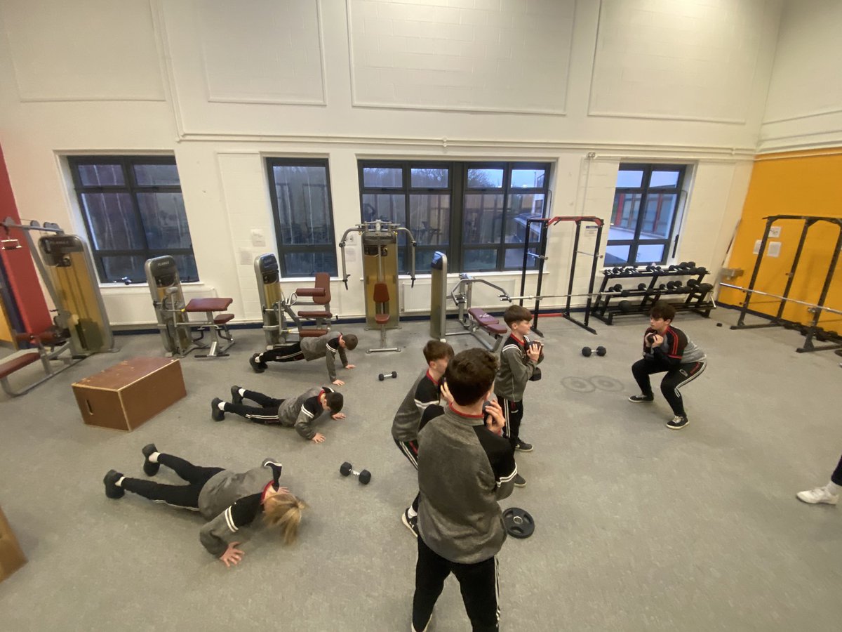 taulupefalconer's tweet photo. @creaghcollege first years putting in the hard work this morning before midterm next week. Savage commitment this term turning up for sessions before school. 🔴⚫️ 🟣🟡#Strengthandconditoning #wexford #athleticdevlopment https://t.co/uEuFbRv9n8