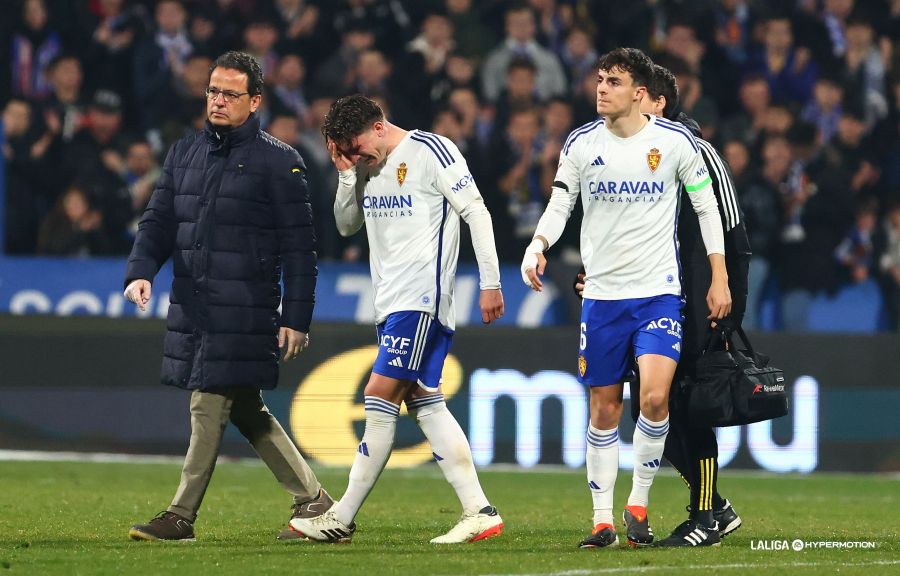 fcastarlenas's tweet photo. (HILO) 1. Lo que tendría que ser un martes de jolgorio y satisfacción queda teñido, evidentemente, por la desgracia de Raúl Guti. Nunca nos dejan ser felices del todo, pero nos carga de un motivo más para luchar por lo más alto. Por Raúl, por todos. ¿Me acompañas con RT? https://t.co/T4TfLwFawH