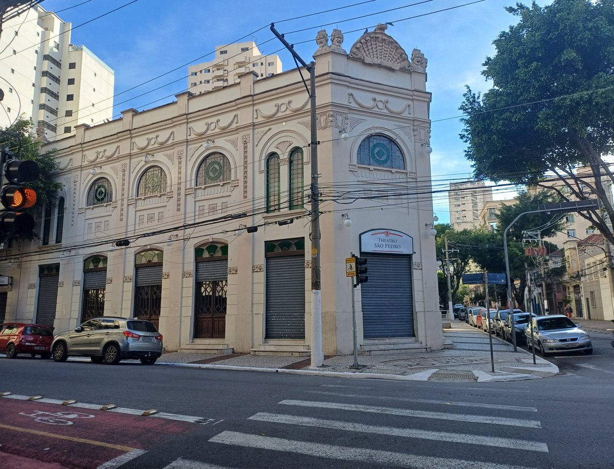 ailtonrios's tweet image. Theatro São Pedro, na Barra Funda (São Paulo SP), palco de alguns shows da Orquestra Paulistana de Viola Caipira-OPVC e local de gravação de nosso 1o CD e DVD, ano 2002. @ailtonrios  #AiltonRios #violacaipira #opvc #OrquestraPaulistanadeViolaCaipira #viola #violabrasileira