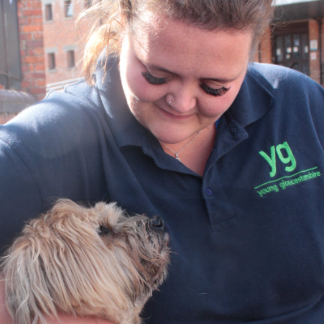 Meet Abi & Maisie from @YoungGlos 👋 Thanks to our grant last April of £138,600 over three years, Abi joined the charity, along with her furry companion, to expand its animal-assisted therapy activities. Read more here ⬇️ youngglos.org.uk/canine-therapy…