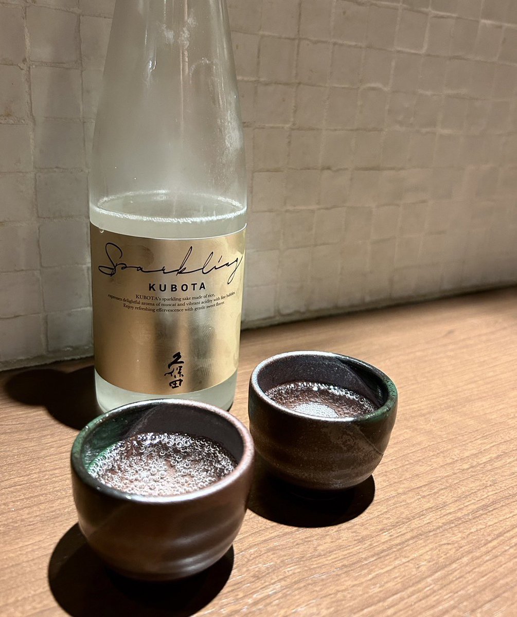 Orange96904947's tweet photo. こんばんは🌉
#Orange です🍊

先日、Orangeスタッフ主催で
お友だちを呼んで日本酒会をやりました🍶

スタッフに唎酒師がおり、美味しい日本酒を調達してくれました✨

毎日の様に様々な方にイベントを開いて頂いてます☺️
ぜひ交流の場としてご利用ください☘️ https://t.co/vsKhp86Fl8