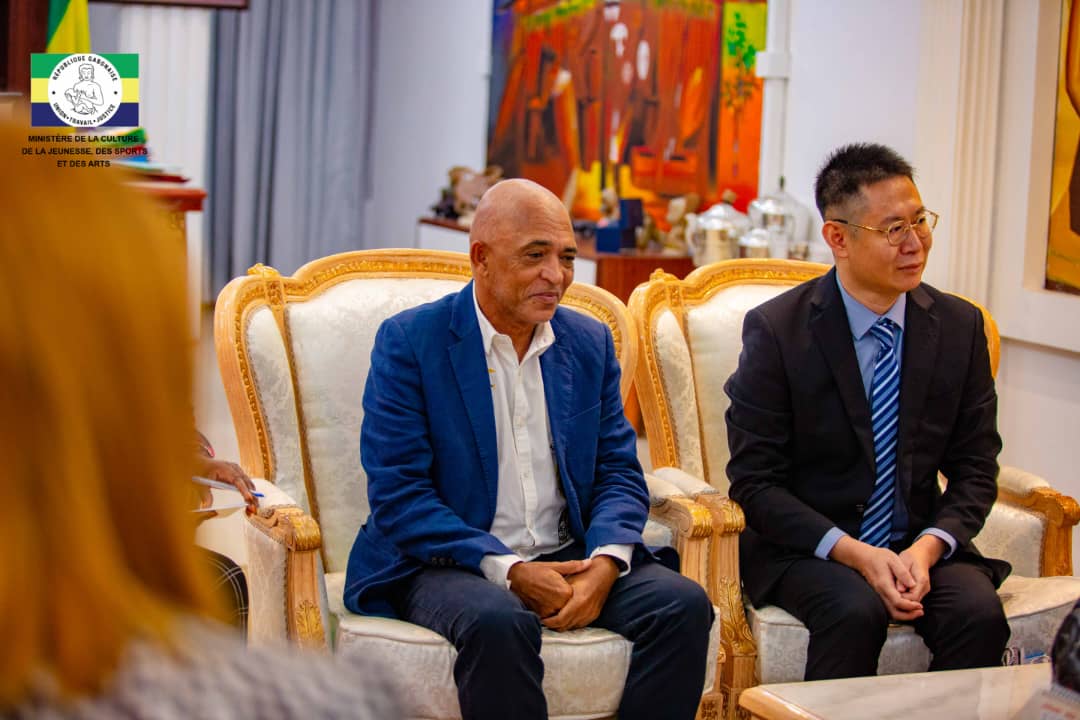 J'ai échangé ce lundi 5 février 2024 avec Yu SHUIWANG, représentant de la China State Construction Engineering Corporation (CSCEC) au Gabon. Nos échanges ont porté sur le projet de construction d'une salle de spectacles à Libreville, mais également d'un centre culturel.
